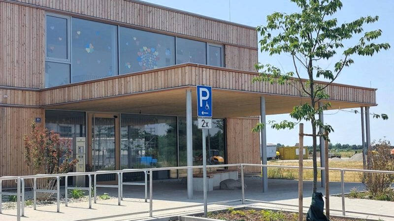 Referenzen Ingenieurbüro Martin Huber Außenansicht der Baustelle Kinderkrippe in Holzbauweise in Mühldorf am Inn