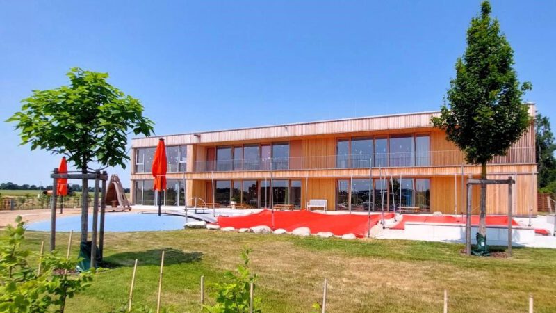 Referenzen Ingenieurbüro Martin Huber Außenansicht der Baustelle Kinderkrippe in Holzbauweise in Mühldorf am Inn