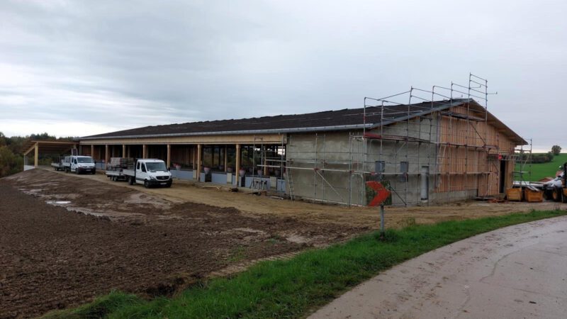 Referenzen Ingenieurbüro Martin Huber Außenansicht der Baustelle Stallgebäude in Holzbauweise in Rimbach bei Falkenberg